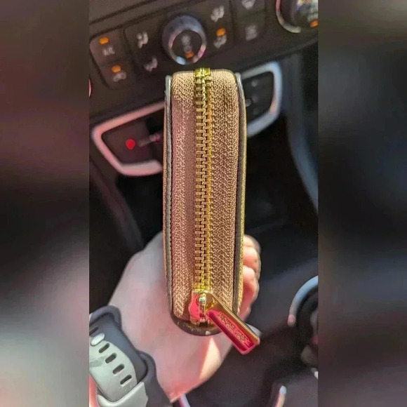 NWT Michael Kors Jet Set Pale Peanut Multi Wallet - Picture 7 of 11